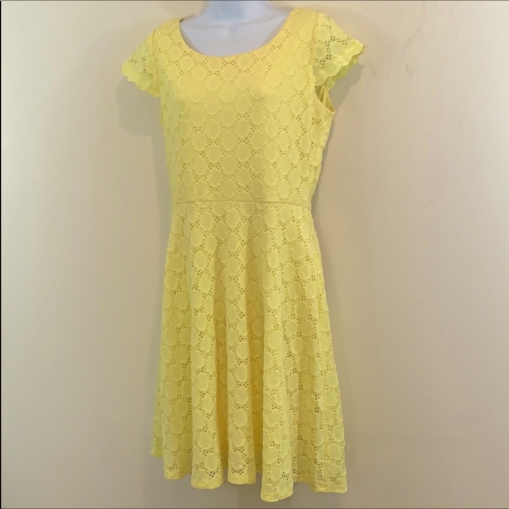 Ronni Nicole beautiful creamy yellow dress.